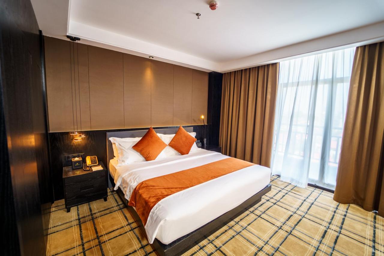 Ocean Hotel Phnom Penh Eksteriør billede