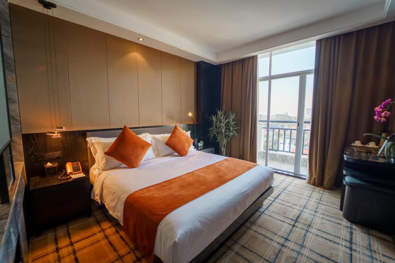 Ocean Hotel Phnom Penh Eksteriør billede